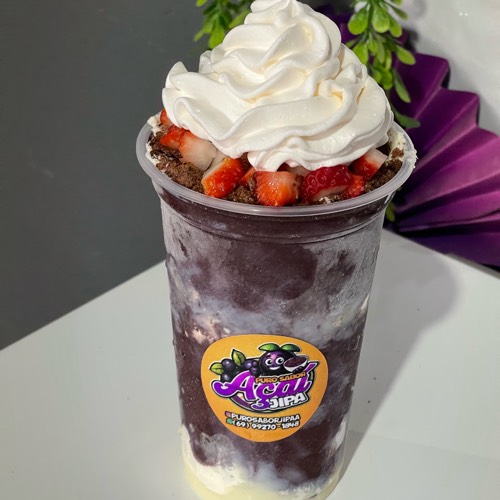 Açaí, leite em pó, leite condensado, ovomaltine,morango chantilly