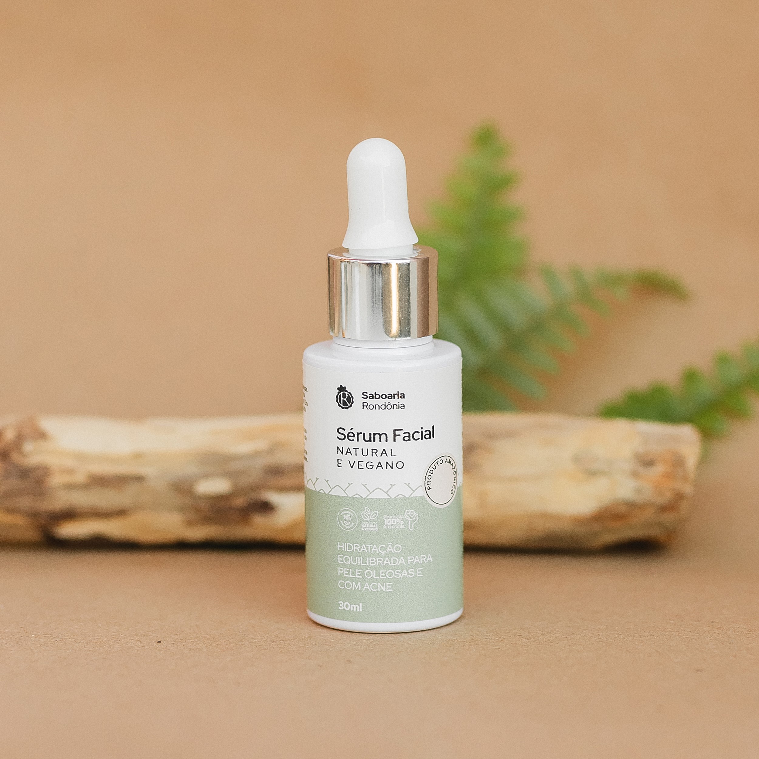 Nosso Sérum é um aliado poderoso para quem busca uma hidratação equilibrada em peles oleosas e com acne.A combinação perfeita de óleo de babaçu, óleo de jojoba e Niacinamida faz deste sérum uma escolha indispensável para o cuidado da pele oleosa. A Niacinamida, em particular, desempenha um papel crucial no controle da oleosidade, além de auxiliar na melhoria de cicatrizes e manchas de acne. Também ajuda a reduzir a presença das bactérias causadoras da acne, promovendo uma pele mais saudável e uniforme.