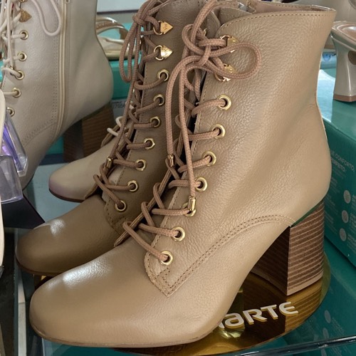 Bota de couro 100% via Marte