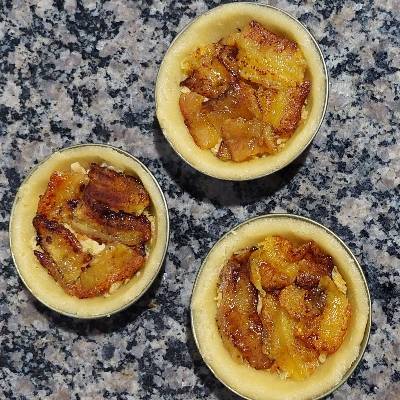 Empada grande de pirarucu com banana frita
