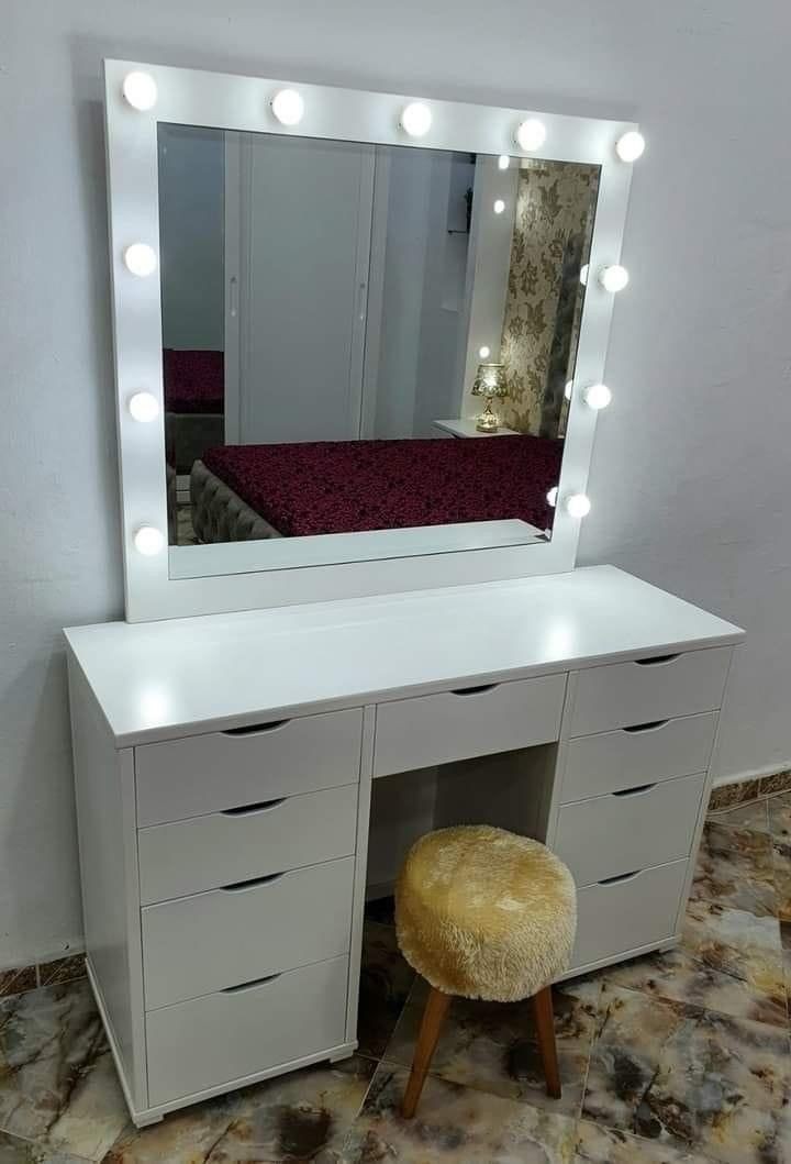 Encomende o seu camarim. Entregamos com espelho e iluminação pronta para o uso.