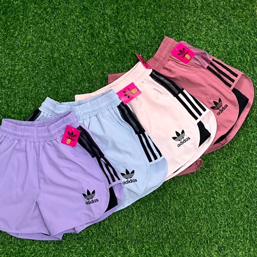 Short adidas com compressão