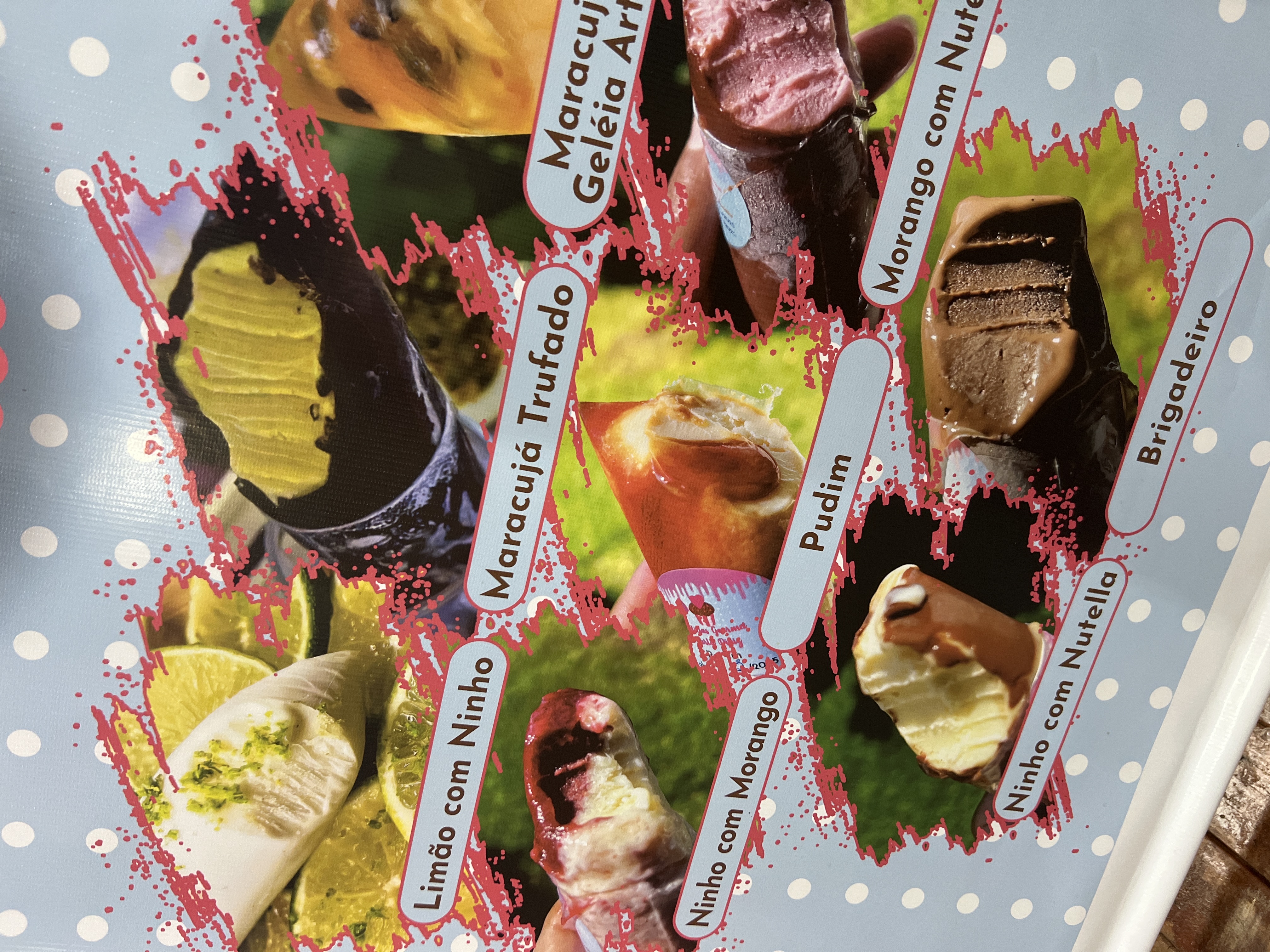 Deliciosos geladinhos, feito com frutas e bases cozidas sem adição de espessantes e saborizantes, super natural.