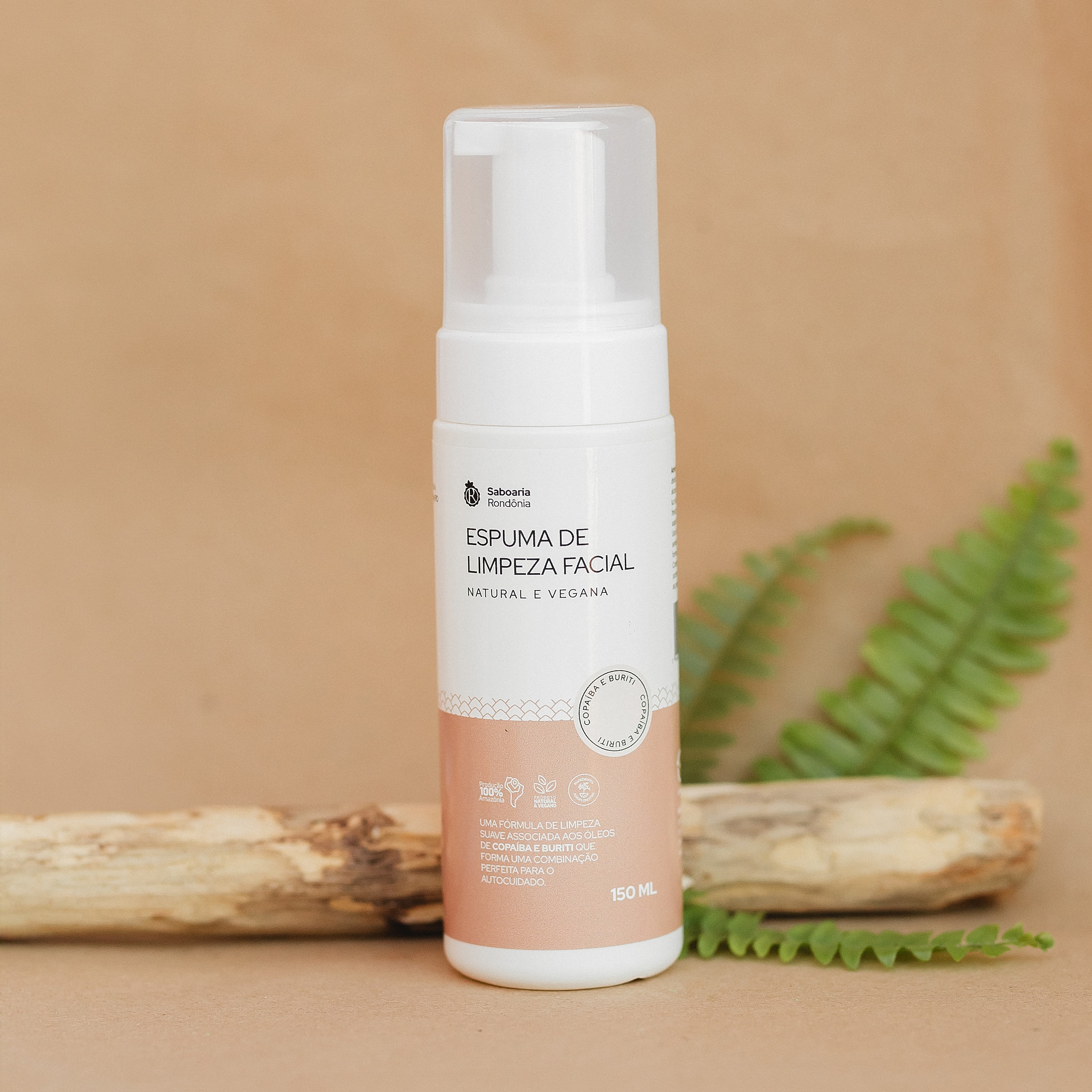 Nossa fórmula de limpeza suave, associada aos óleos de Copaíba e Buriti, forma uma combinação perfeita para o autocuidado facial. Este produto limpa delicadamente sem agredir a pele, enquanto ajuda na  hidratação.