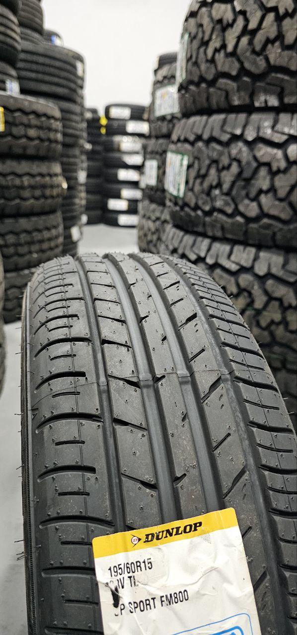 Dunlop, sem dúvidas a melhor escolha. Único pneu nacional que tem concorrencia direta com a Michelin e Bridgestone.  Um pneu nacional com um sulco exelente e possui uma quilometragem absurda devido sua fabricação sem emendas e com uma criteriosa fabricação para manter sua qualidade. Caso queria parcelar, consultar preços com a loja.Preço anunciado somente *A VISTA*!